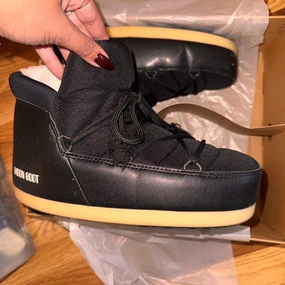 Moon Boot Black Winter Boots - Picture 2 of 4